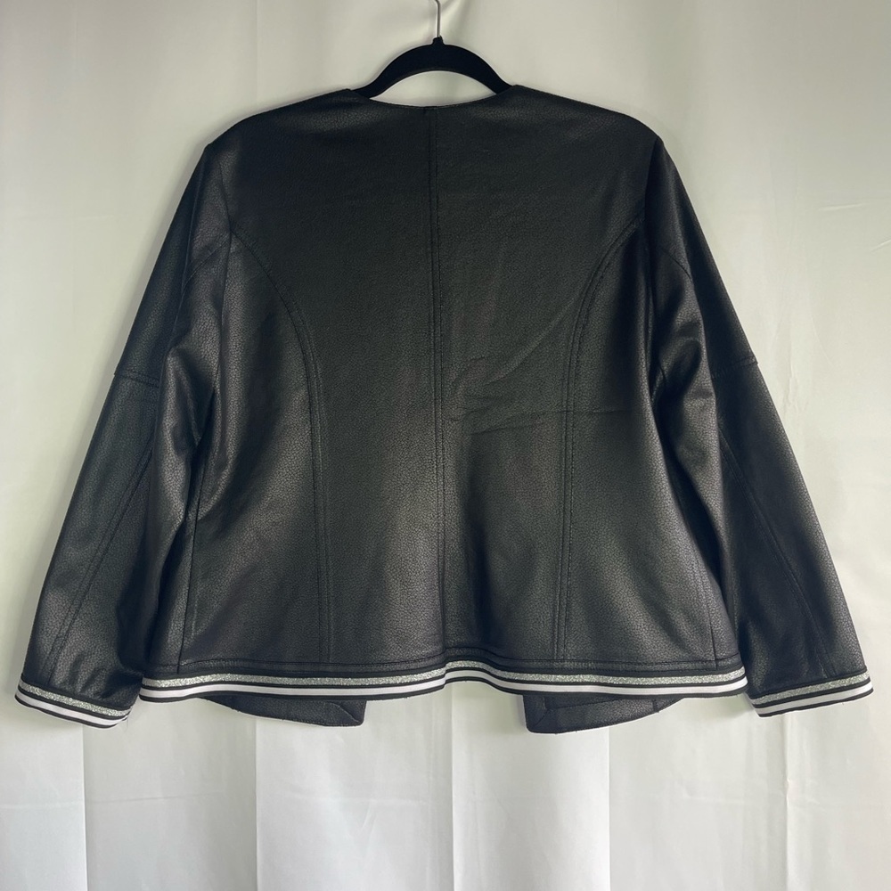 Pure amici Elegant Black Blazer with White Accents - Picture 3 of 5